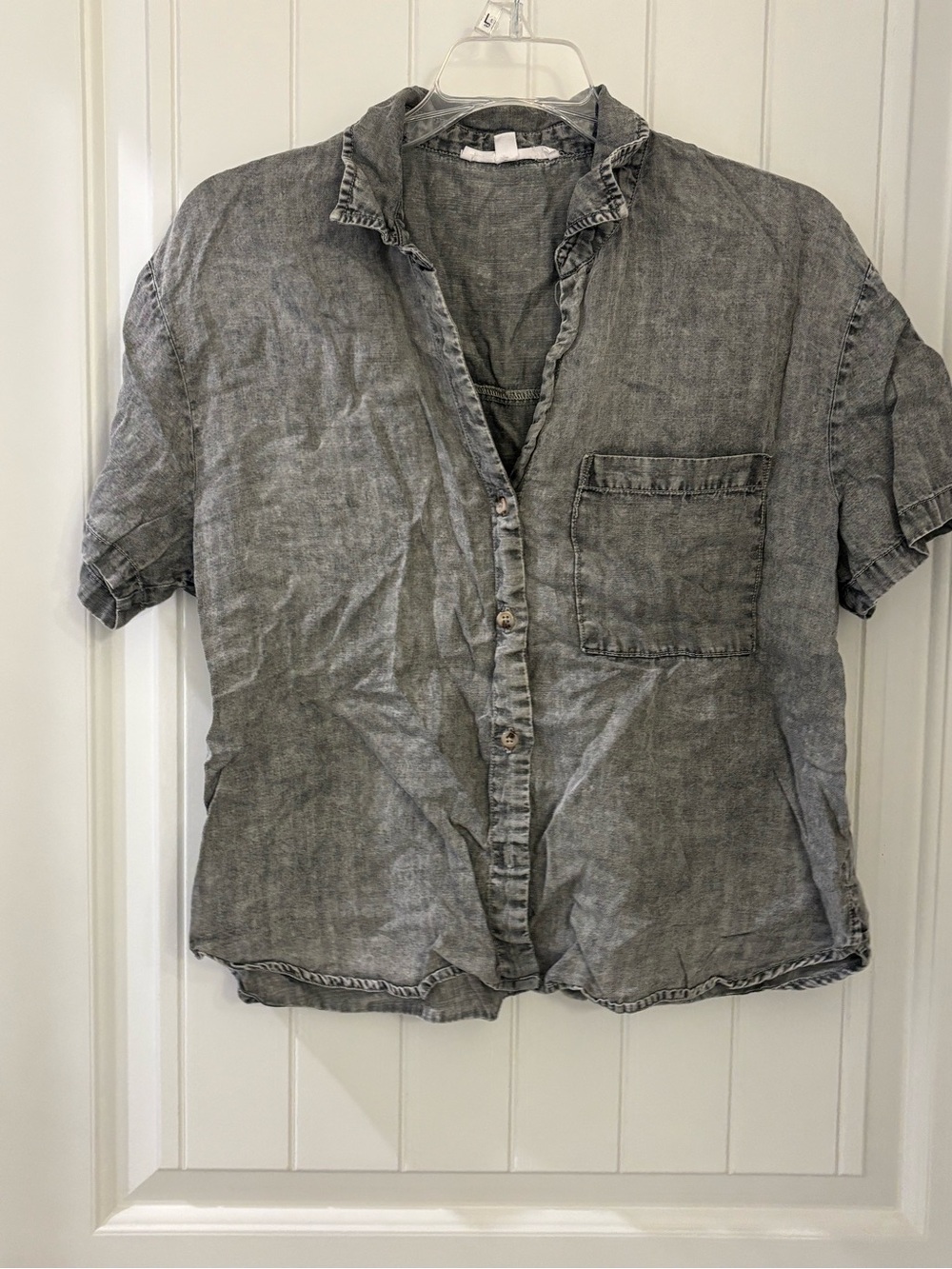 Jane and Delancey Washed Light Blue Button-Down Short Sleeve Shirt medium
